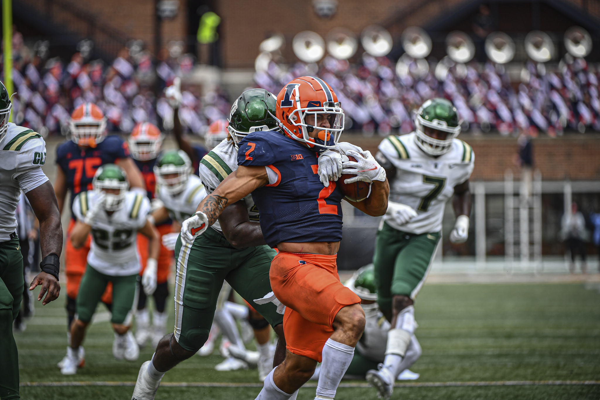 Illini run past Charlotte to end slide, 24-14