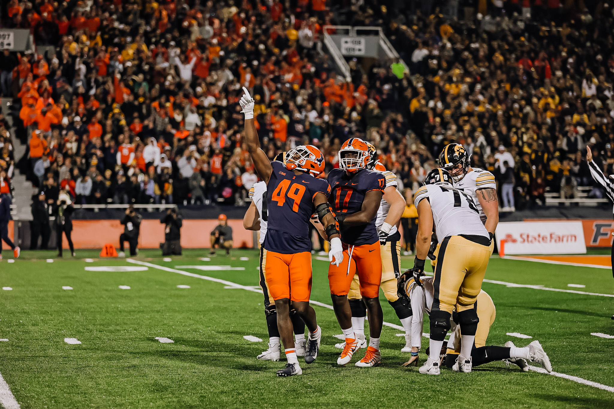 Injury-Plagued Illini Ride Their Defense To 9-6 Win Over Iowa, Best Start Since 2011