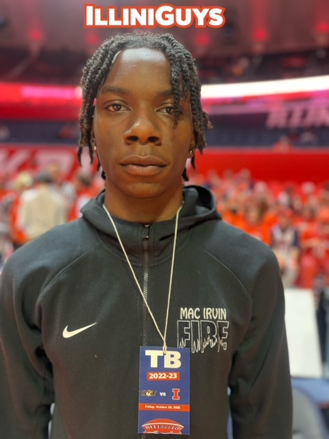 Chicago Kenwood Guard Checks Out the Illini