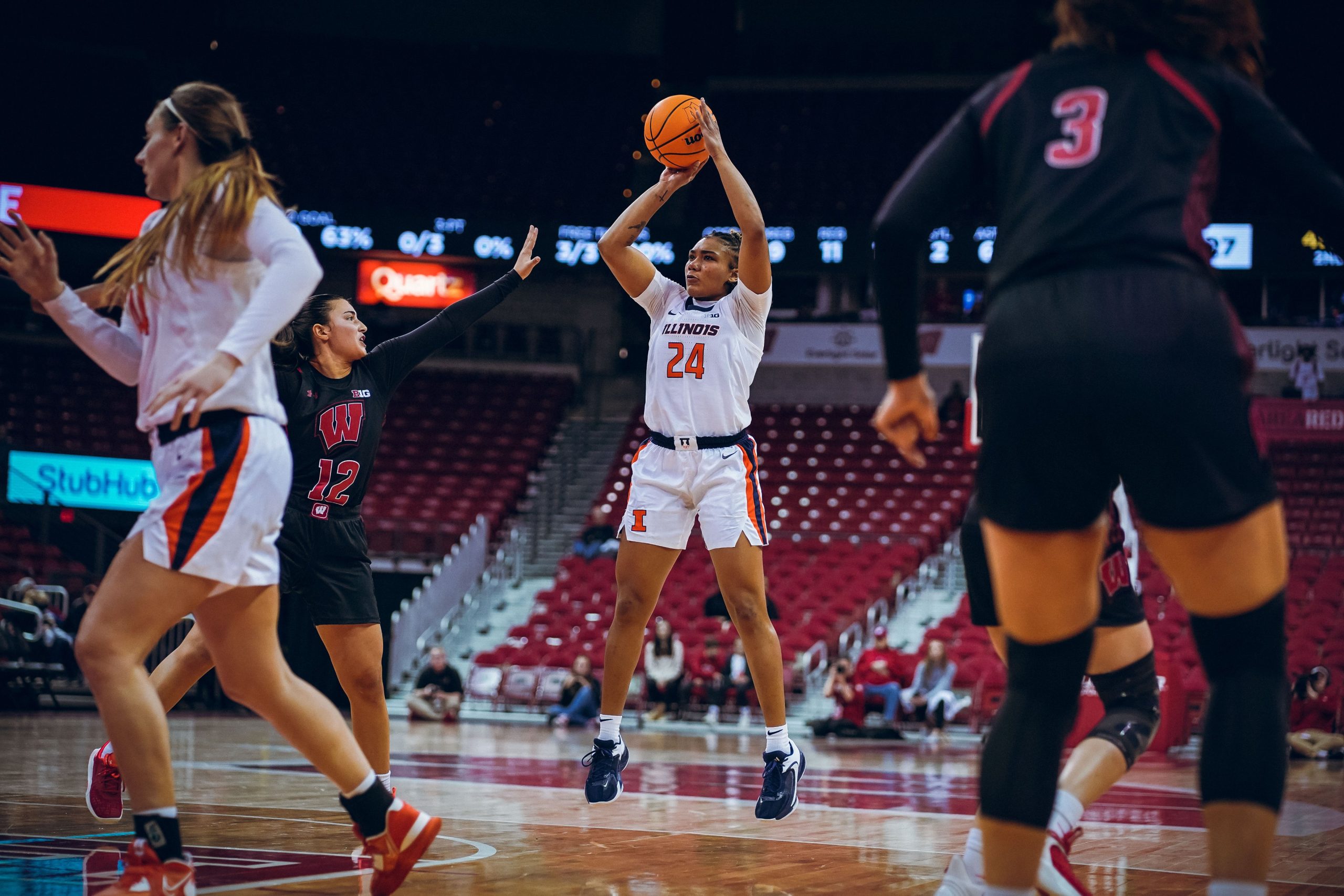 McKenzie's Career-High Keeps Illini Women Red-Hot With 79-63 Win Over Badgers