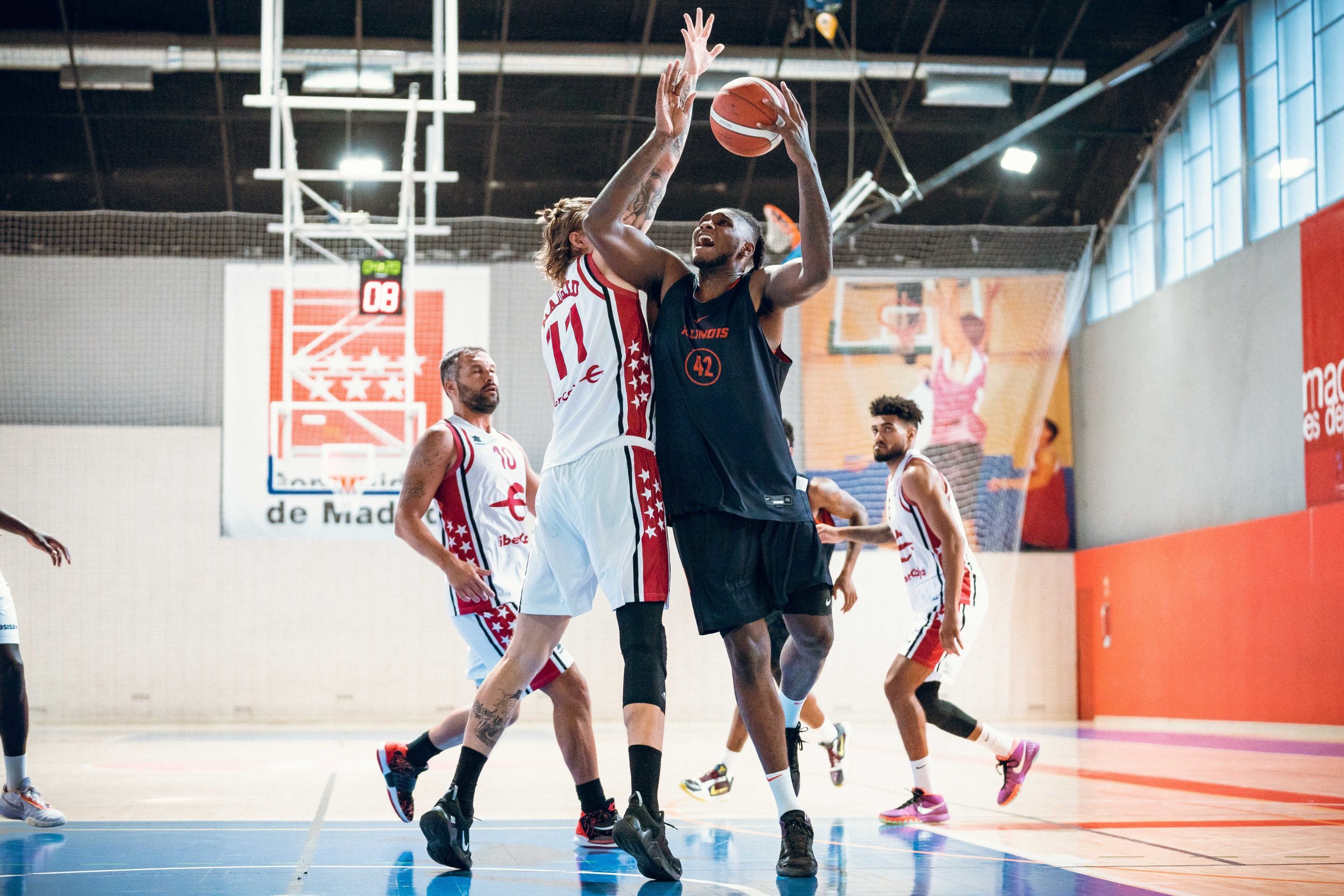 Illinois Rallies to Win First Exhibition Game in Spain
