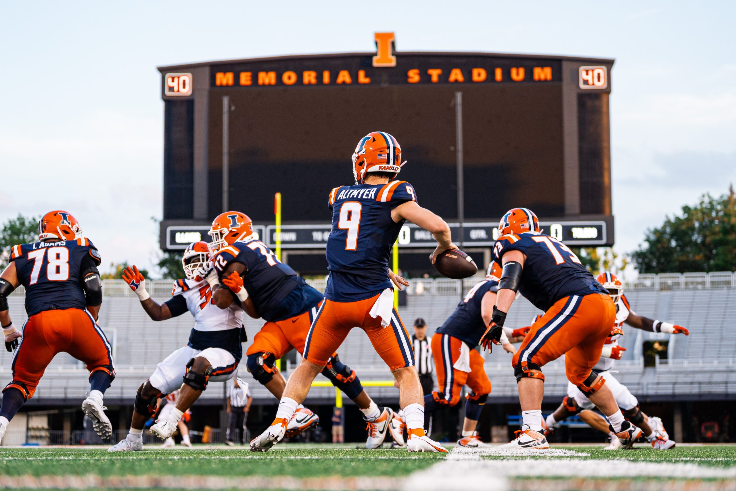 Illini OC Barry Lunney Jr. Balancing ‘first scrimmage mistakes’ with ‘makings of a really good offense’