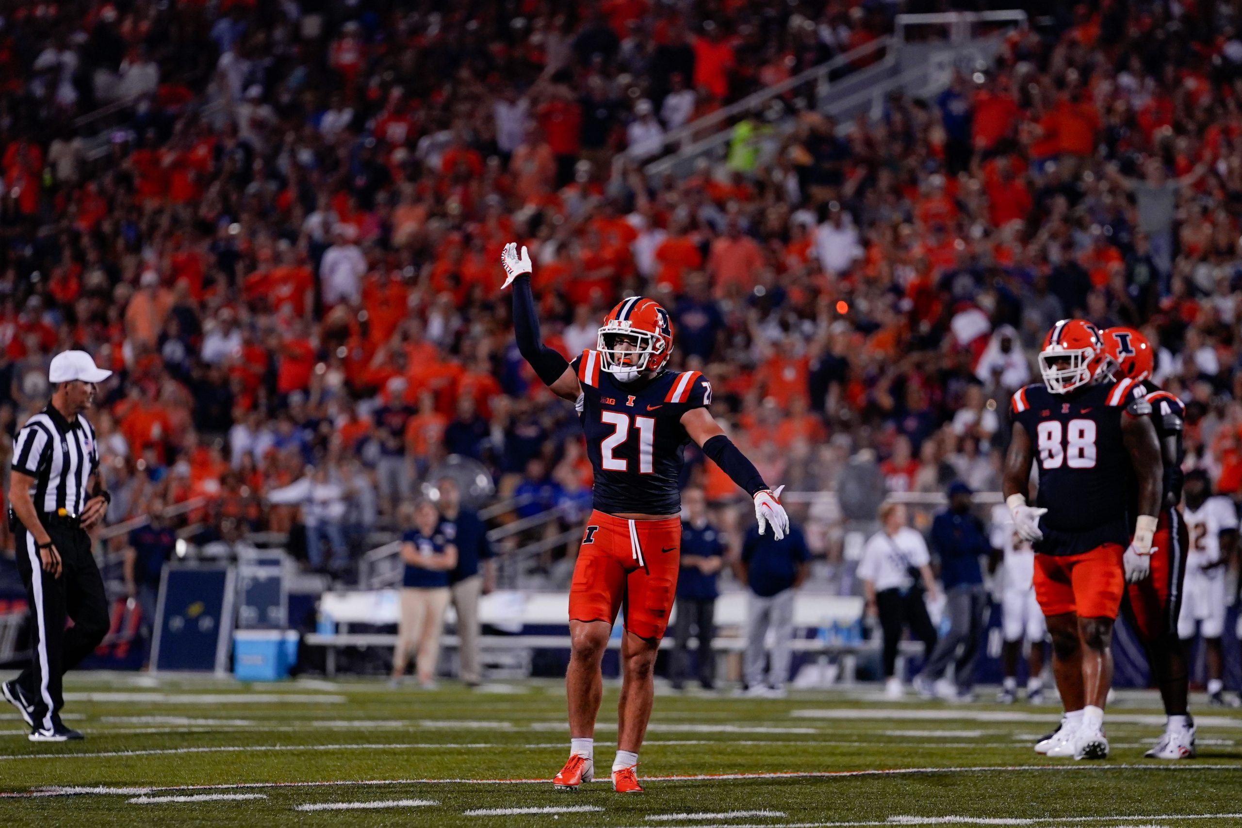 Safety Dance: Illini Likely Lean on Clayton Bush & Nicario Harper After Injury Rash