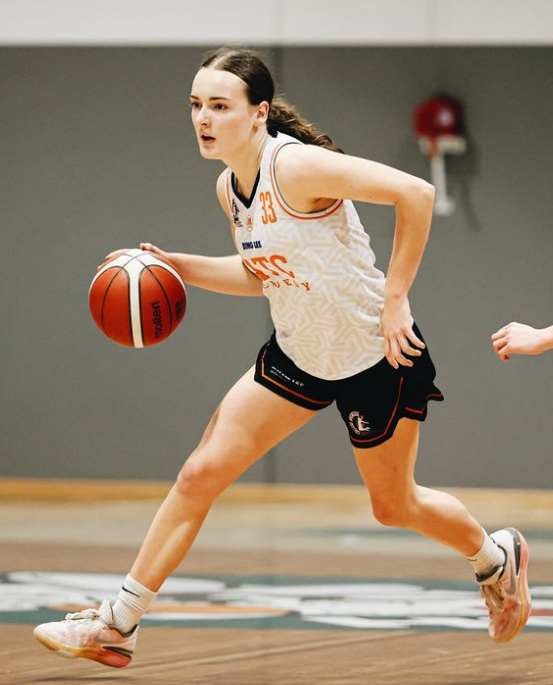 Illinois Women Land Commitment from Australian Scoring Wing