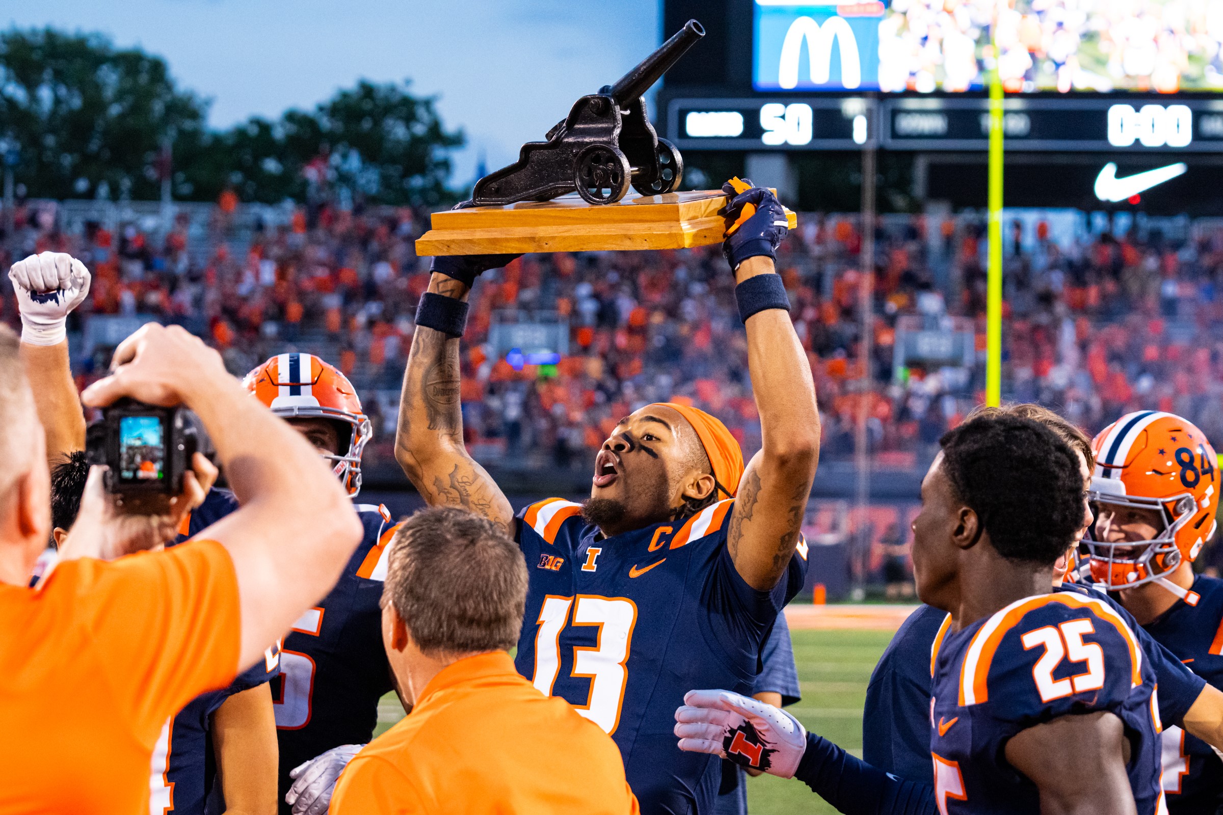 ‘Everything he gets, he’s earned’ - Pat Bryant’s Illini Legacy Culminates During Senior Day