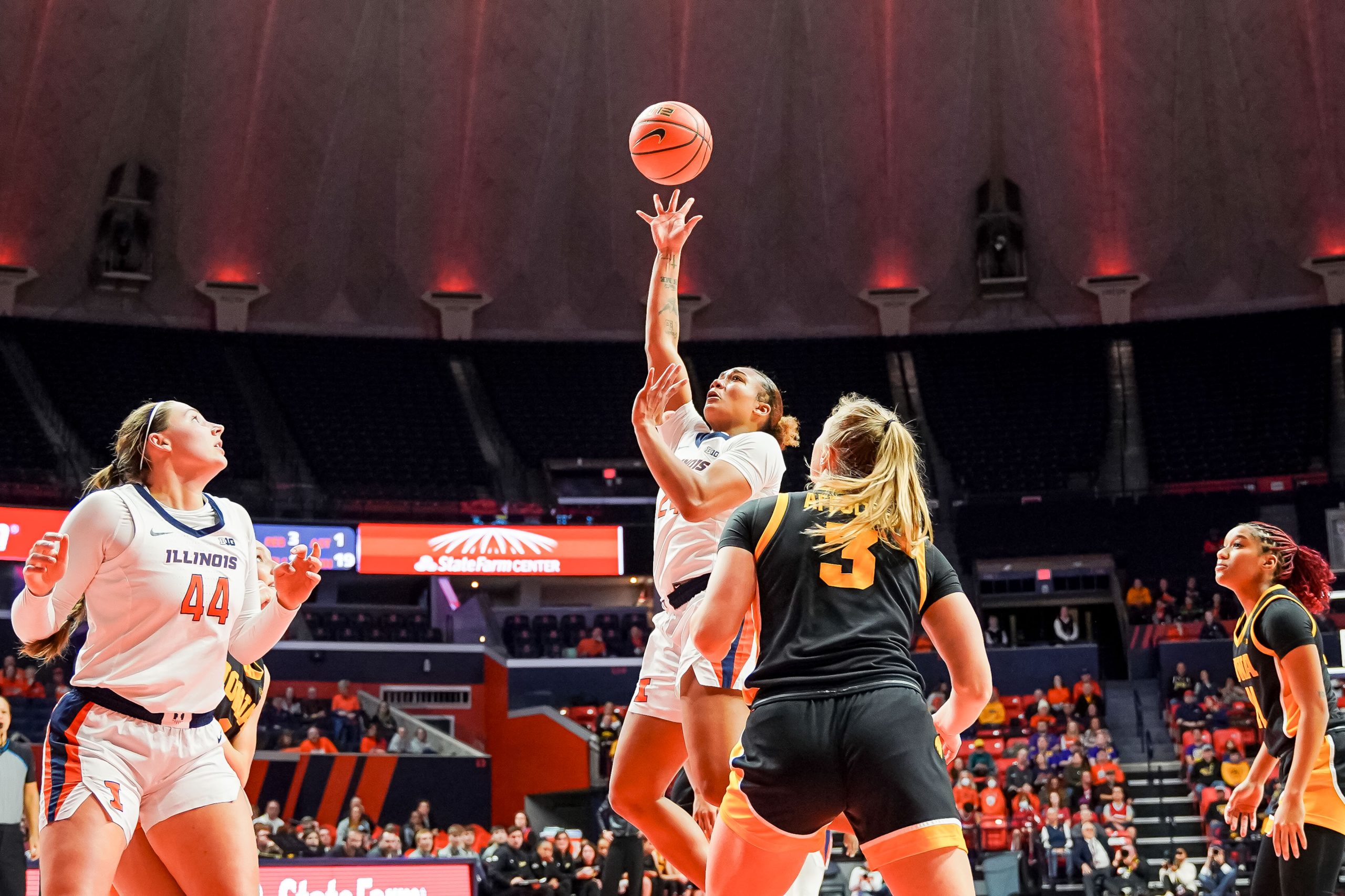 Illini Women Shock #23 Iowa, 62-57