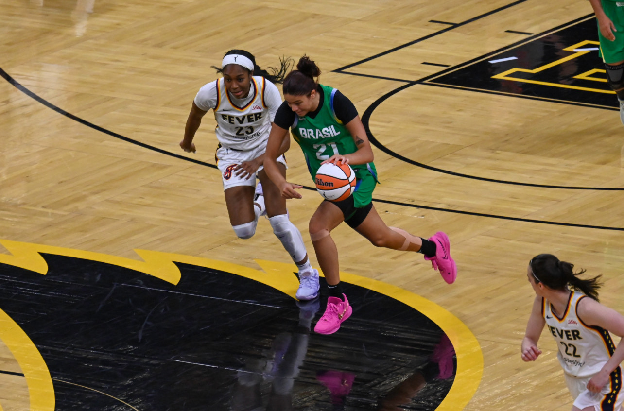 Ked's Recruiting Roundup: Illinois Freshman Women’s Basketball Player Manuela Alves-Fernandez Performs on the Big Stage