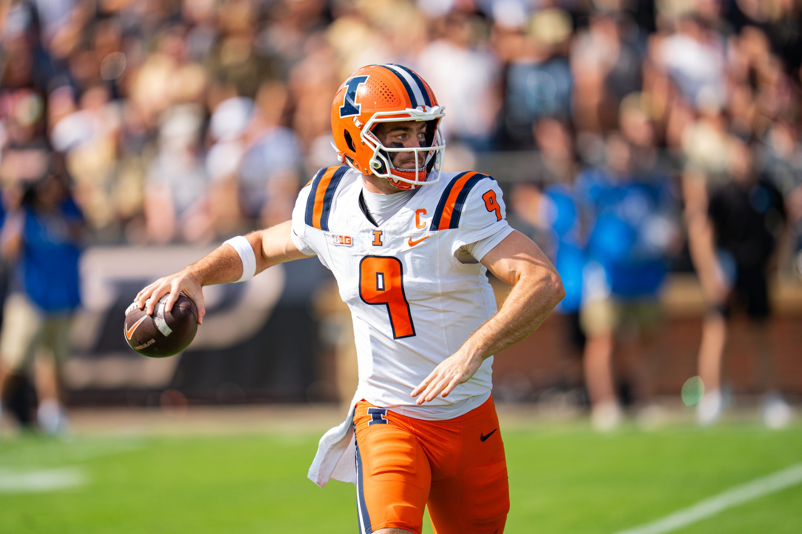 Altmyer, Beatty Career Days Lift No. 22 Illinois Past Purdue, 43-27