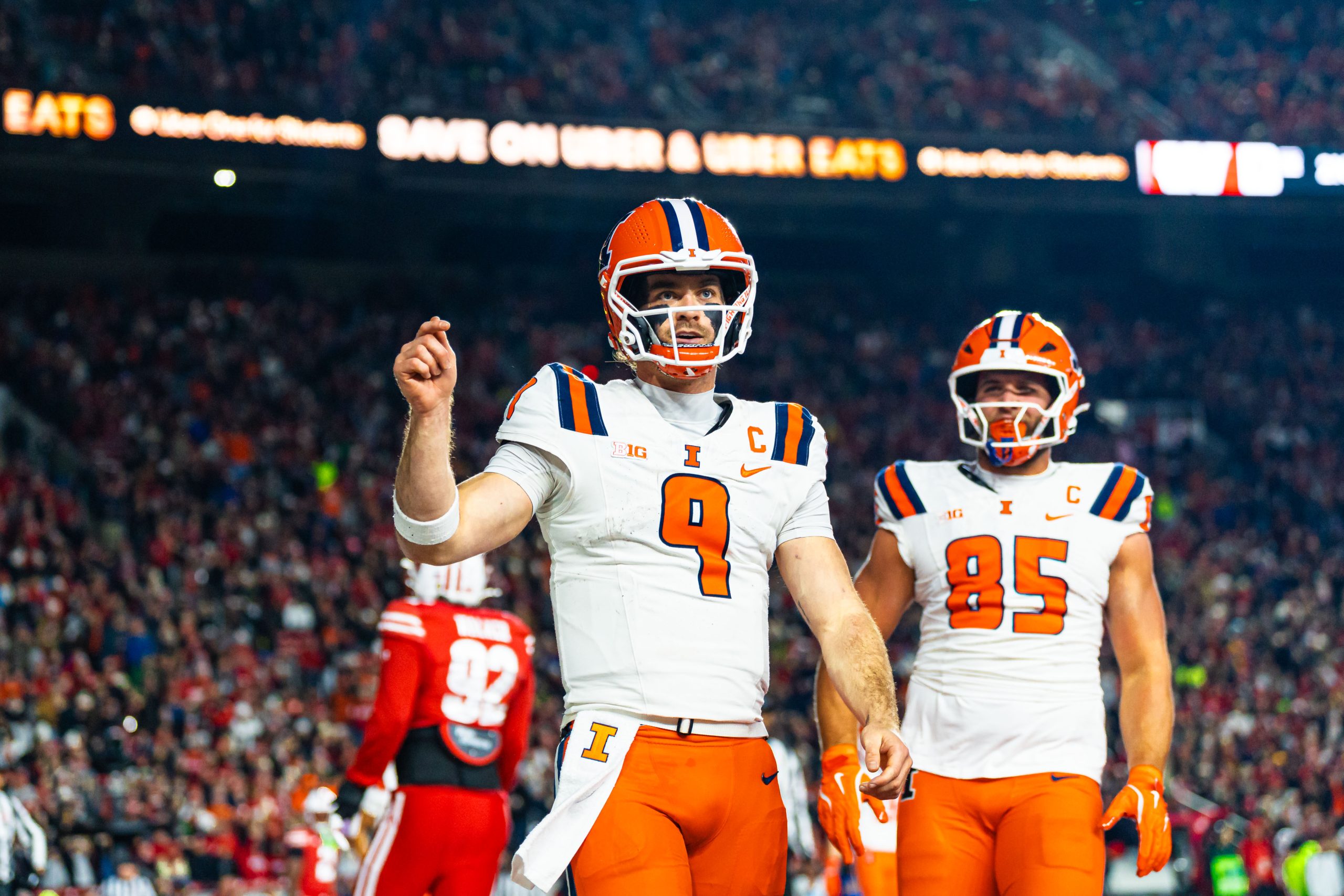 Wisconsin Defense Badgers No. 21 Illini into 27-10 Upset Loss