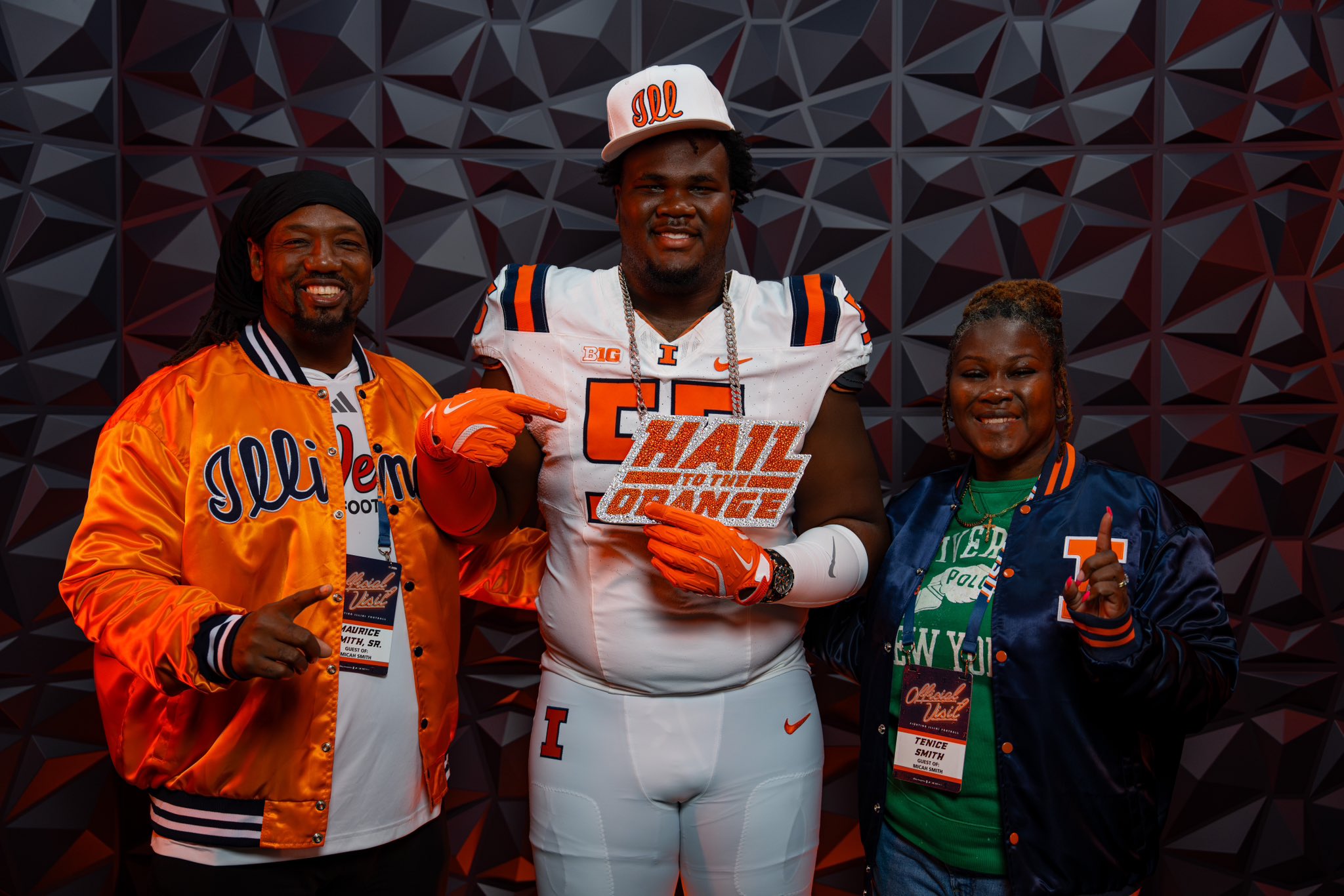 Ked's Recruiting Roundup: Illinois Pulls Major Flip, Adds UCLA OL Commit Micah Smith to 2026 Class