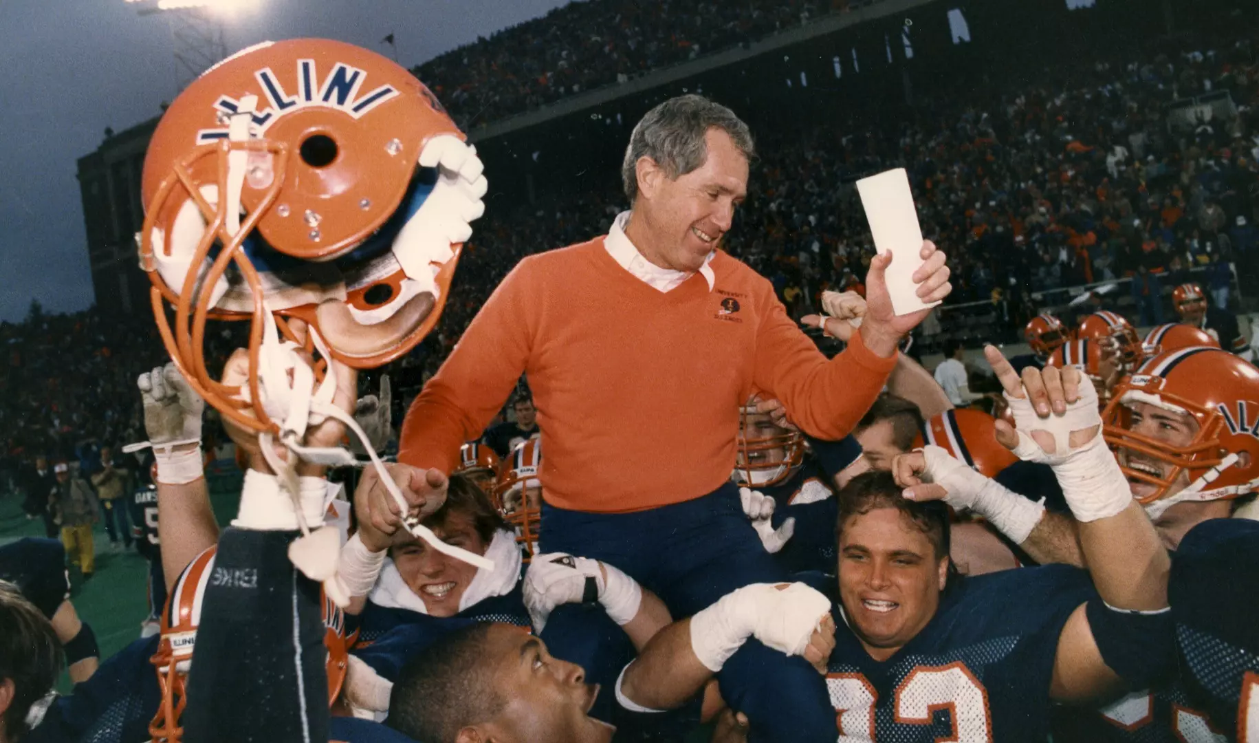 Legendary Illini Coach Mike White Dies at 89
