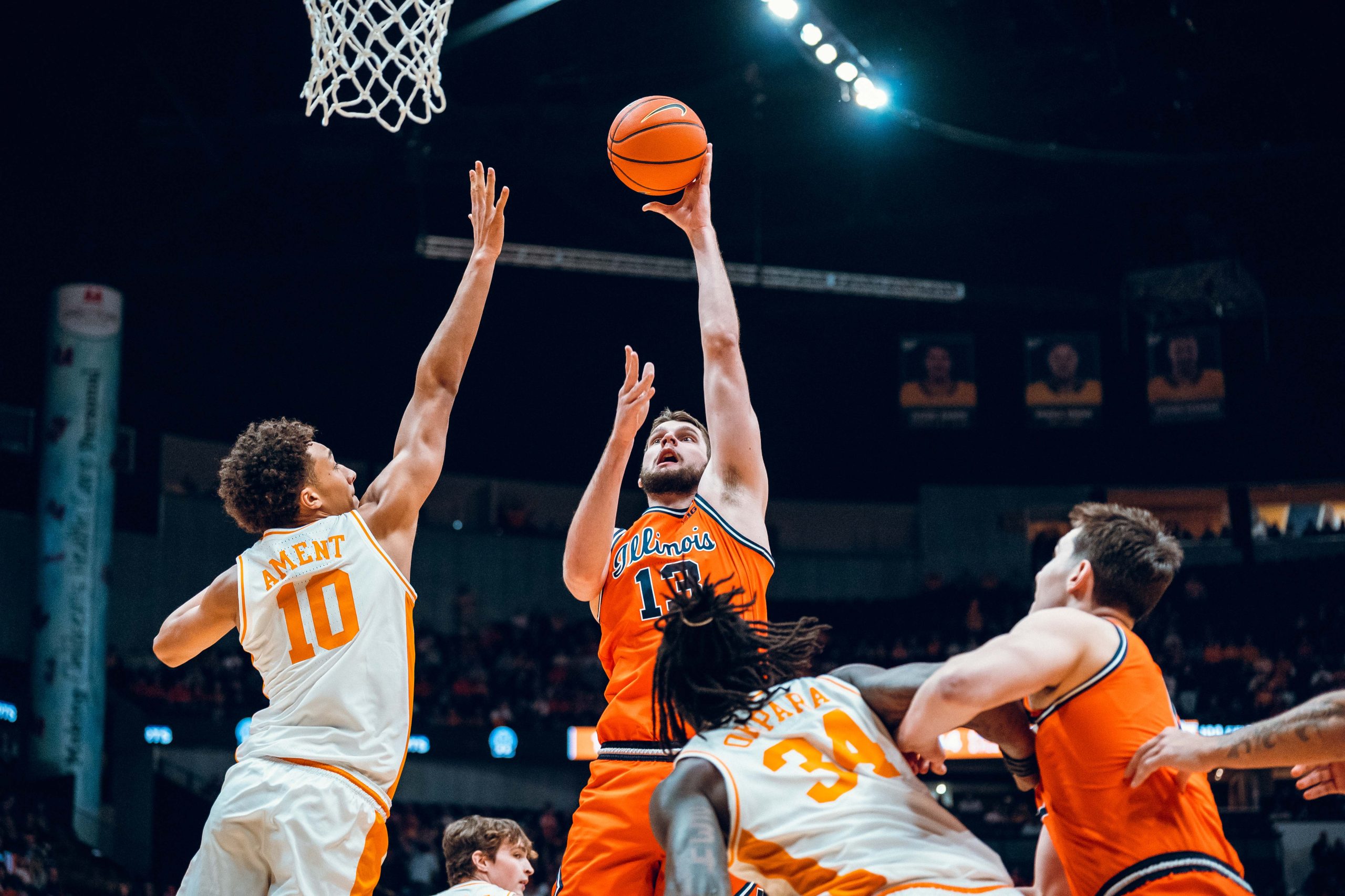 Illini Man Up in 2nd Half to Take Down Vols in Nashville