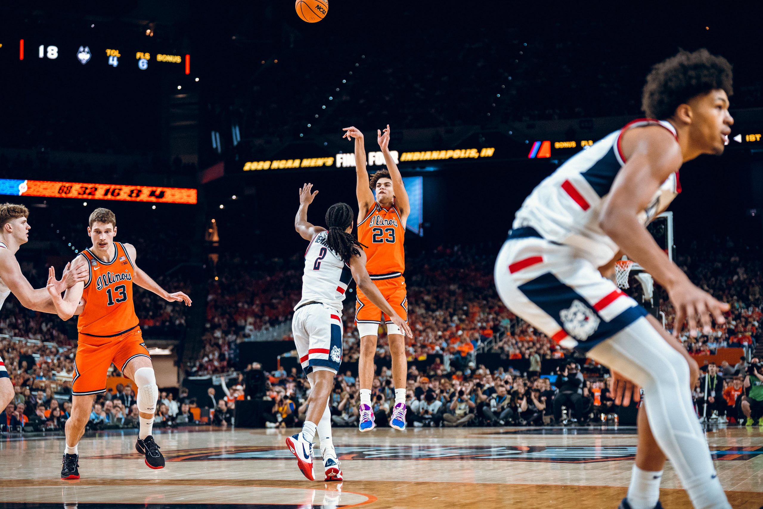 Illini Fall Short in Final Four As UConn Scores 71-62 Win